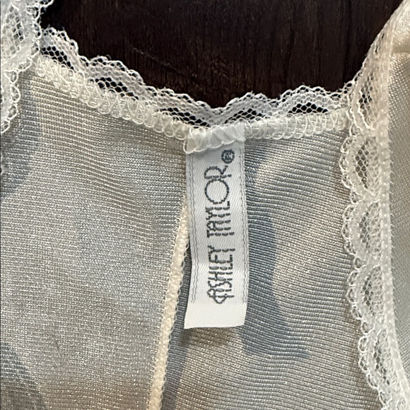 Ashley Taylor White Lace Trim Camisole - Picture 5 of 7